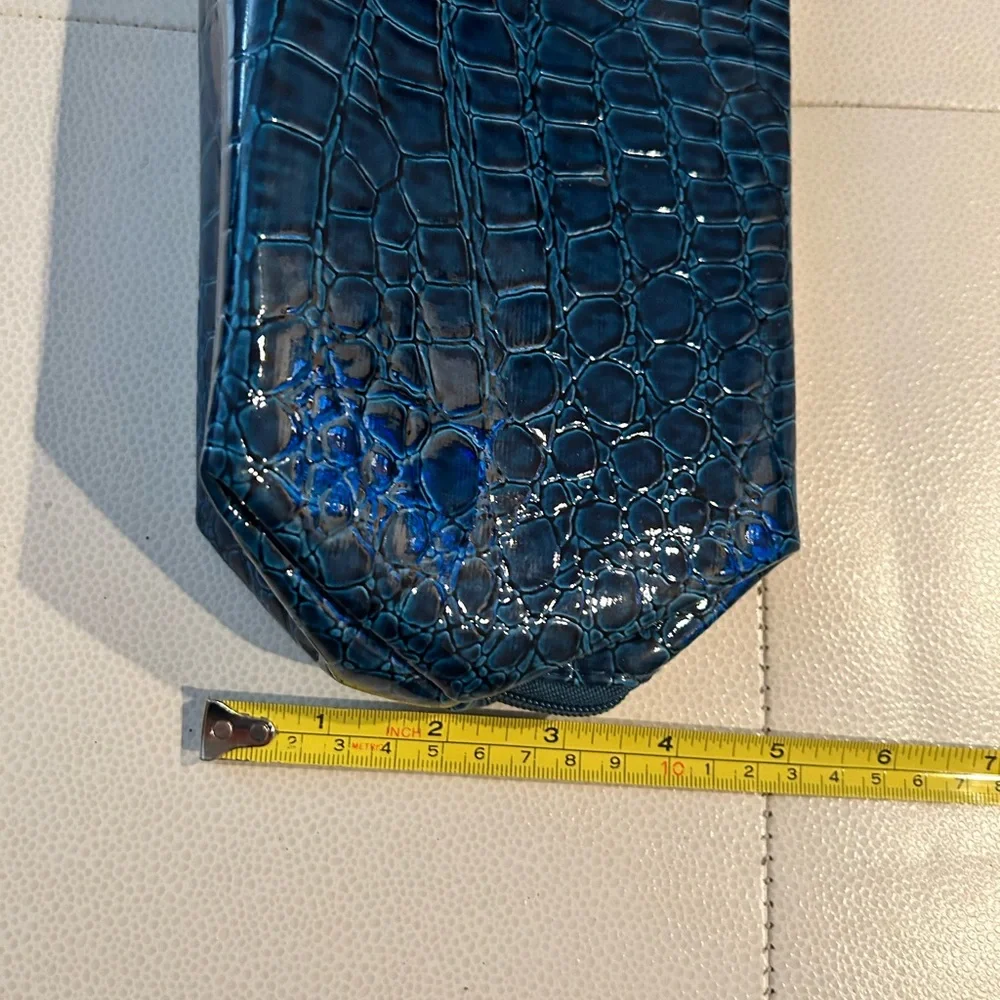 Estée Lauder Cosmetic Makeup Bag/Clutch Teal Faux Alligator Travel Everyday